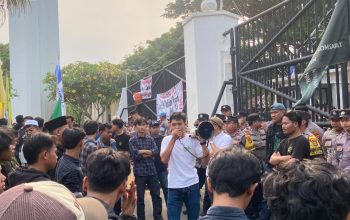 26 Tahun Banten: Kumala Kritisi Pembangunan dan Kecewa Pimpinan DPRD Tak Temui Massa Aksi